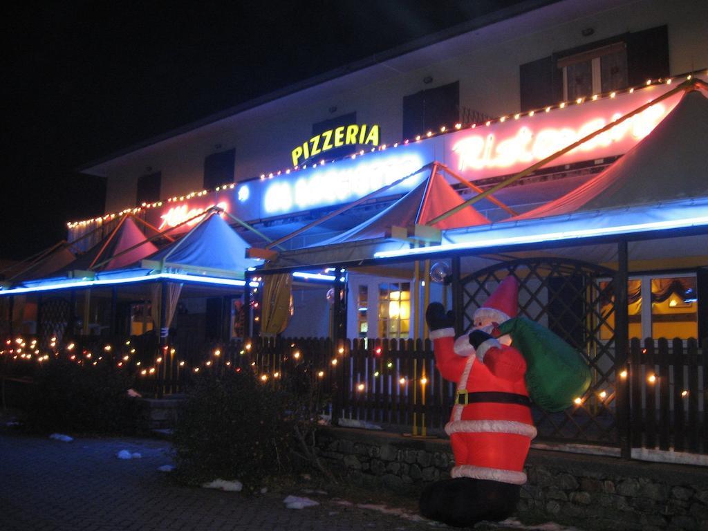 Albergo Ristorante Pizzeria Al LaghettoChiuro エクステリア 写真